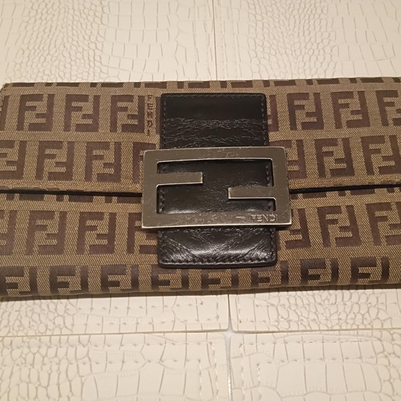 💋Fendi Zucca Canvas Continental Wallet Pre-loved - Picture 1 of 11